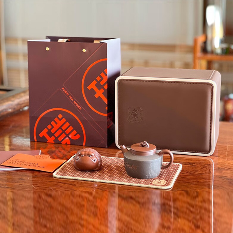 壶体字体绘图全手工雕刻贰零贰肆年·甲辰年璞实大器·石来运转